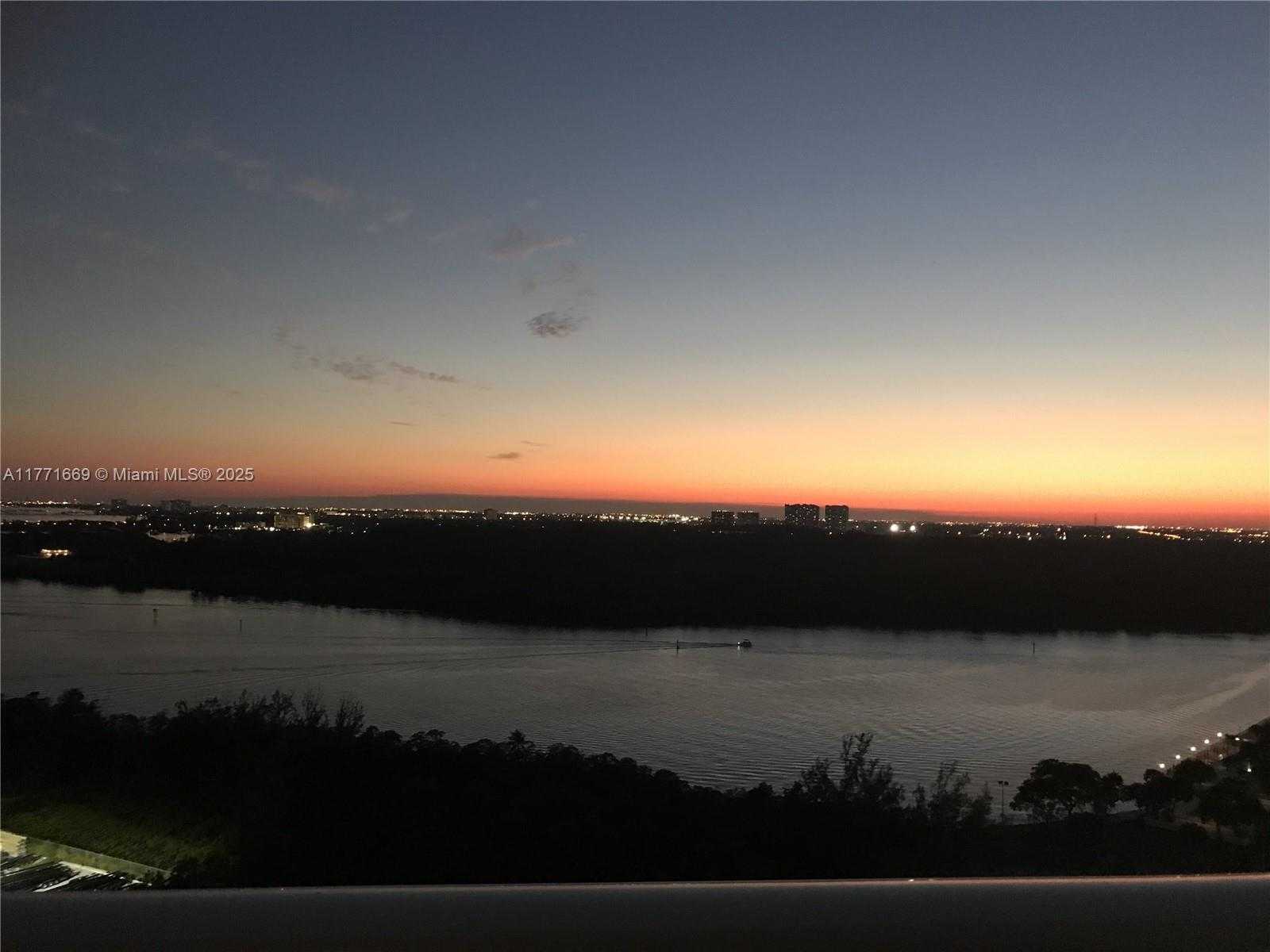 Small Image of 100 BAYVIEW DR #2018, Sunny Isles Beach Number 3