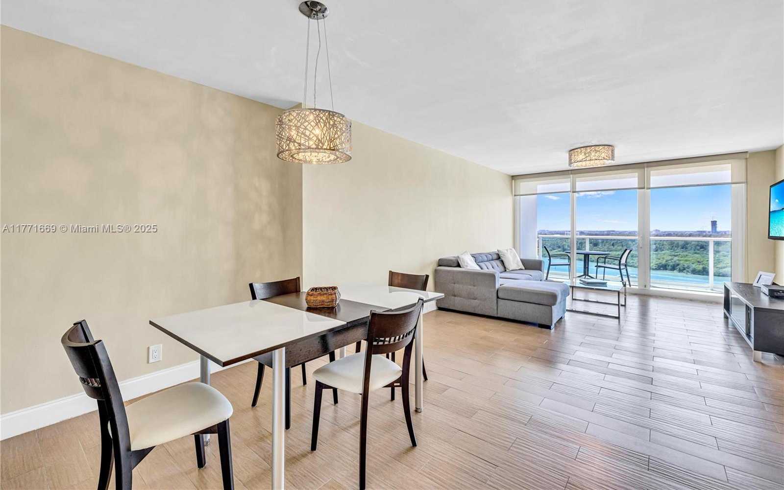 Small Image of 100 BAYVIEW DR #2018, Sunny Isles Beach Number 5