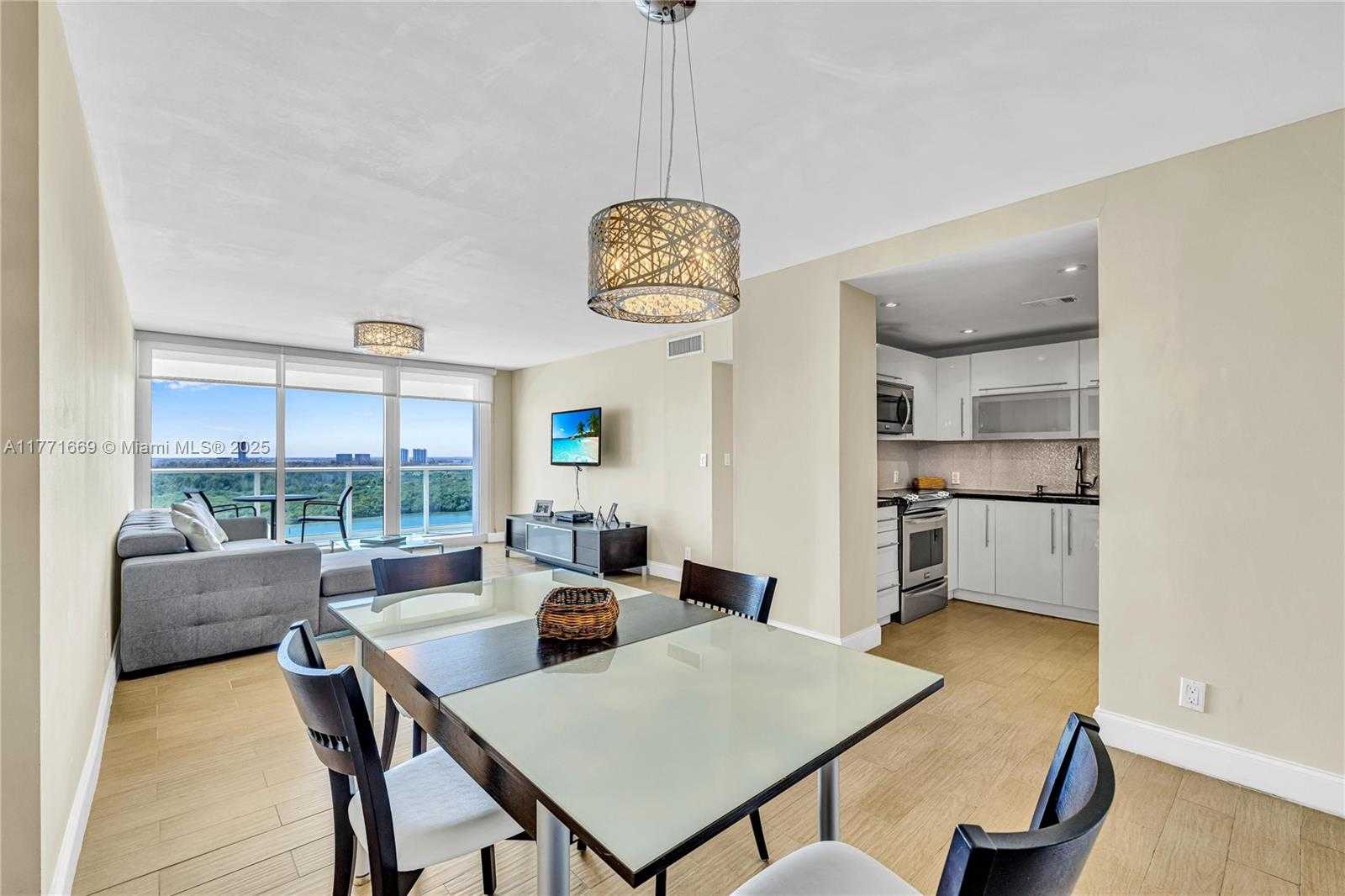 Small Image of 100 BAYVIEW DR #2018, Sunny Isles Beach Number 6