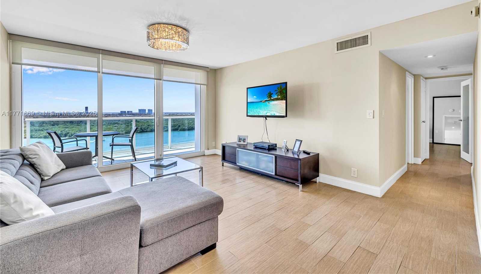 Small Image of 100 BAYVIEW DR #2018, Sunny Isles Beach Number 7