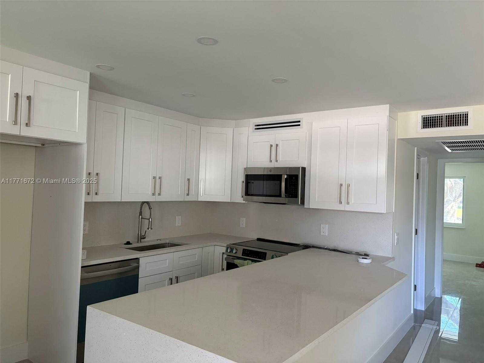 Small Image of 211 DURHAM E #211, Deerfield Beach Number 7