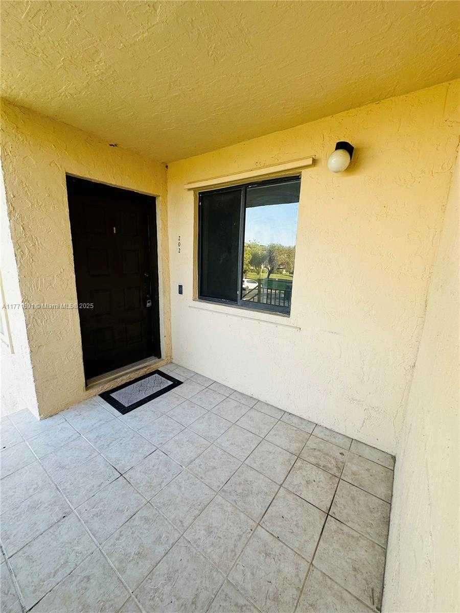 Small Image of 16491 BLATT BLVD #202, Weston Number 3