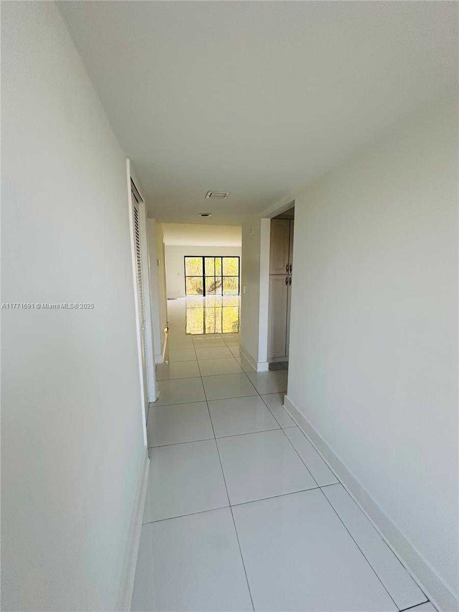 Small Image of 16491 BLATT BLVD #202, Weston Number 4
