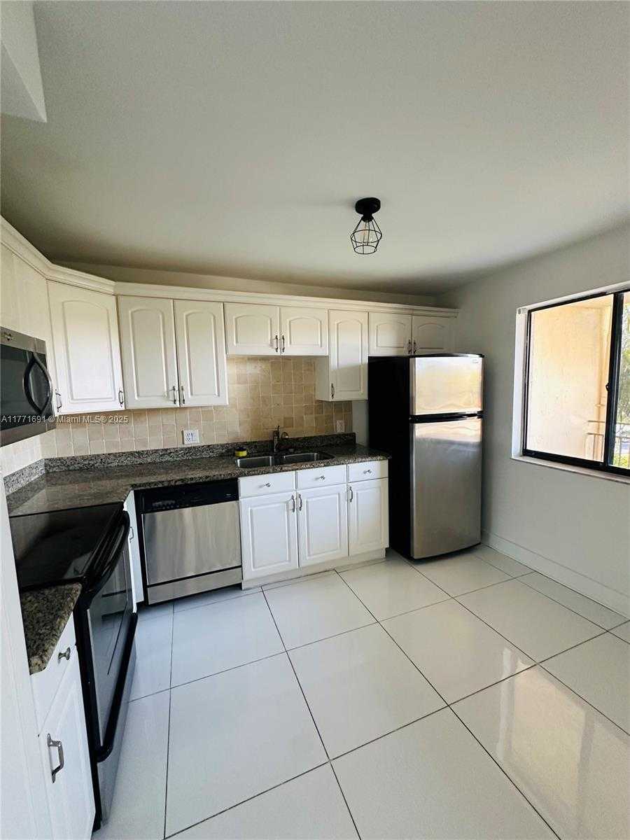 Small Image of 16491 BLATT BLVD #202, Weston Number 5