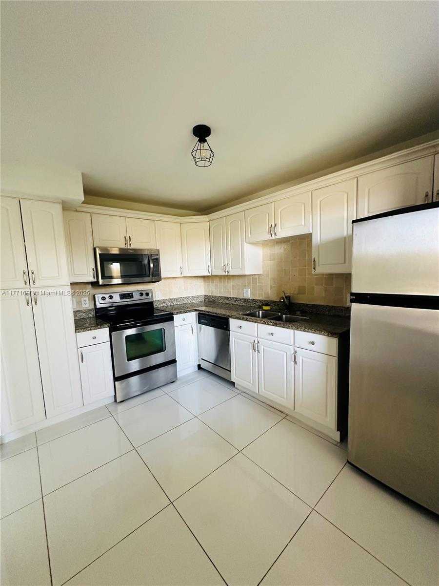 Small Image of 16491 BLATT BLVD #202, Weston Number 6