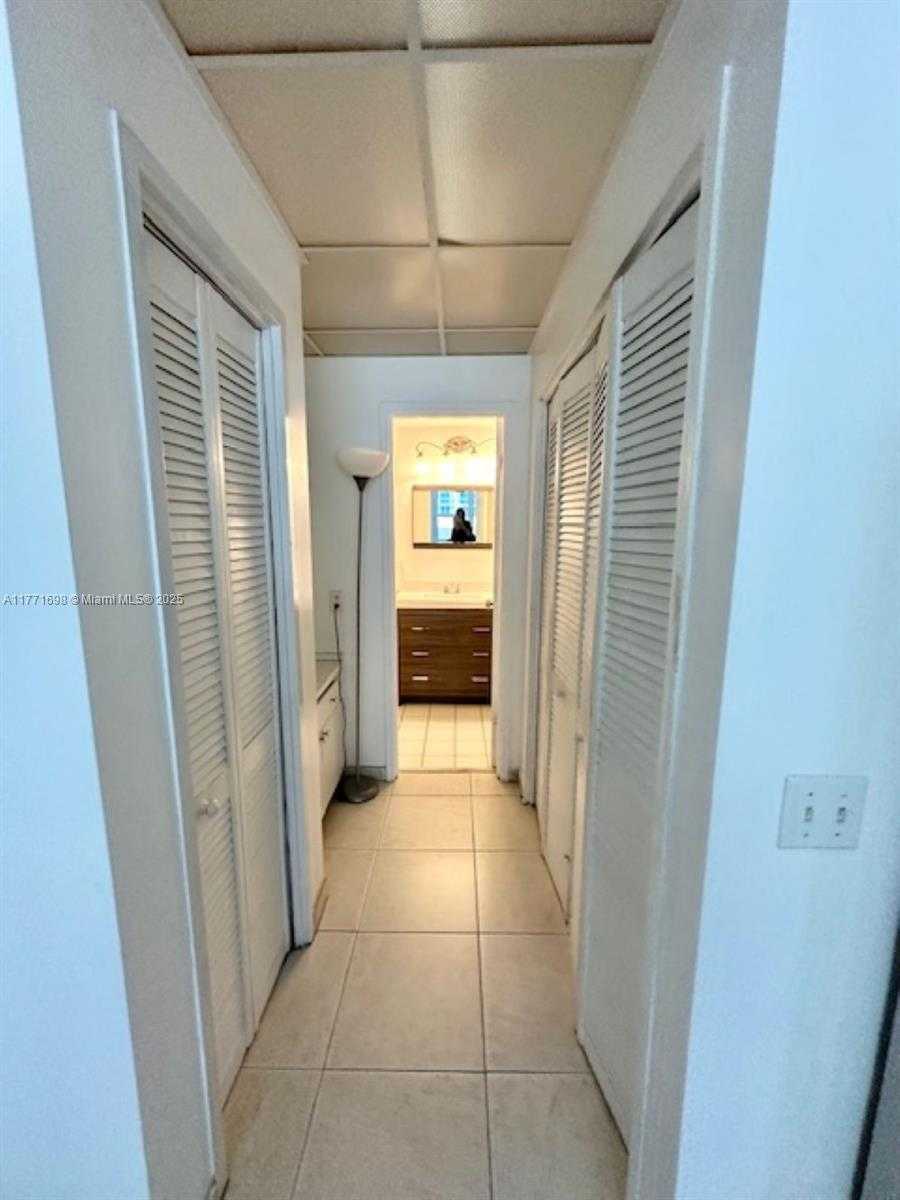 Small Image of 3505 SOUTH OCEAN DR #419, Hollywood Number 14