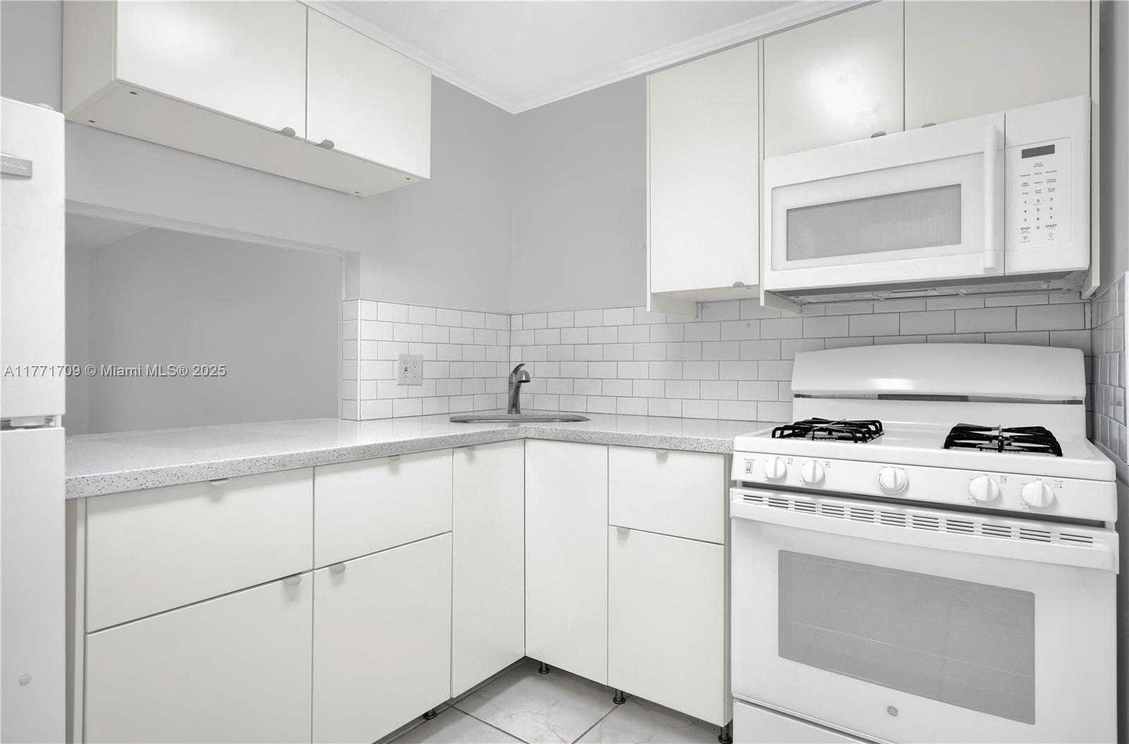 Small Image of 6711 NORTH KENDALL DR #510, Pinecrest Number 2