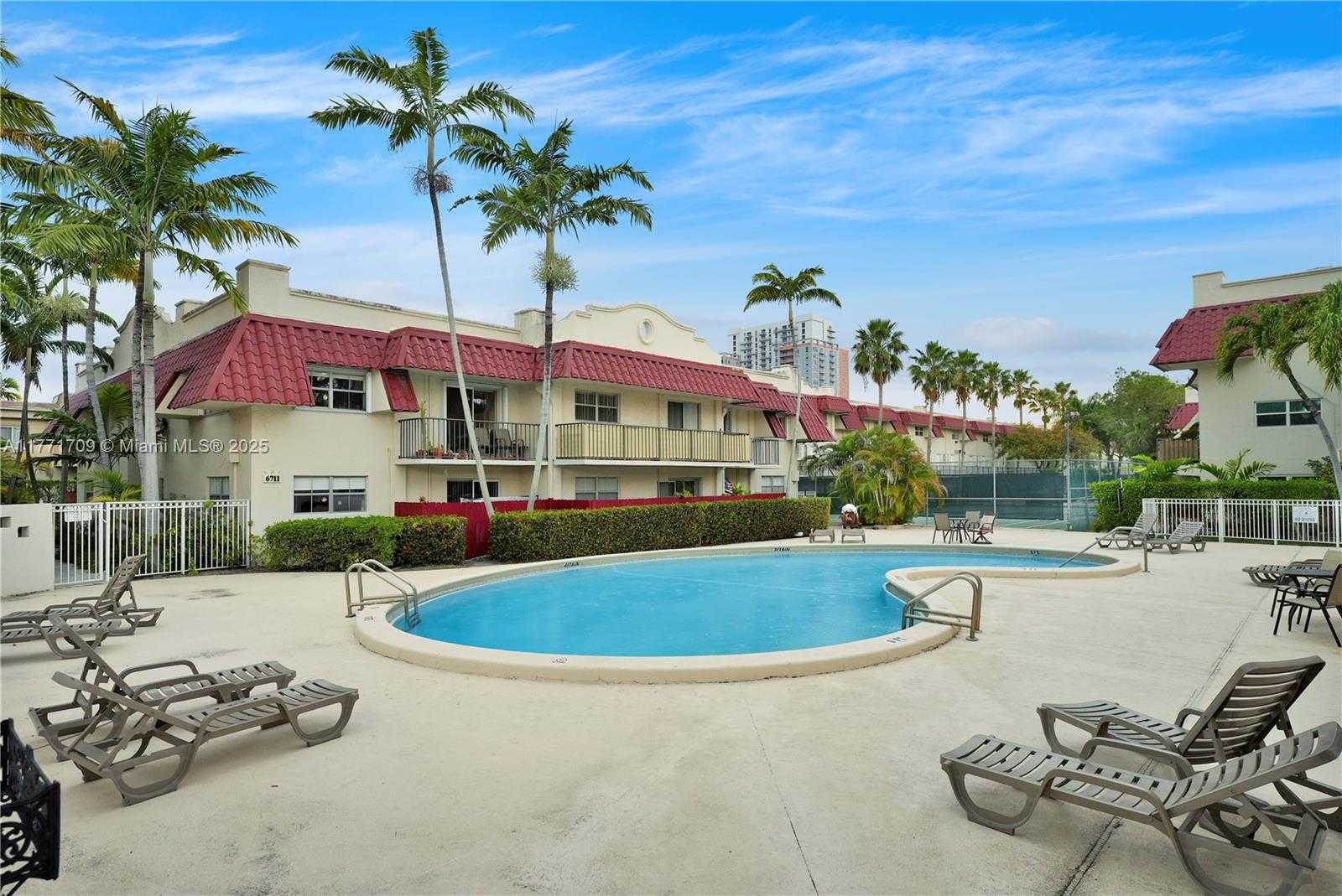 Small Image of 6711 NORTH KENDALL DR #510, Pinecrest Number 20