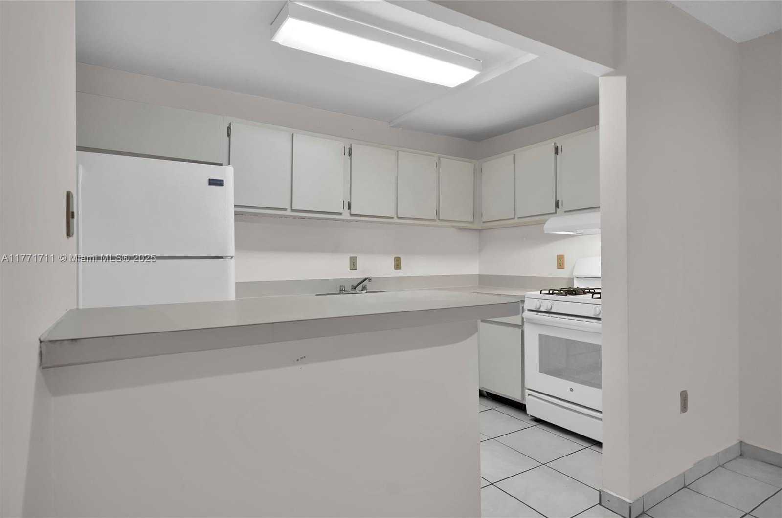 Small Image of 6886 NORTH KENDALL DR #D208, Pinecrest Number 3
