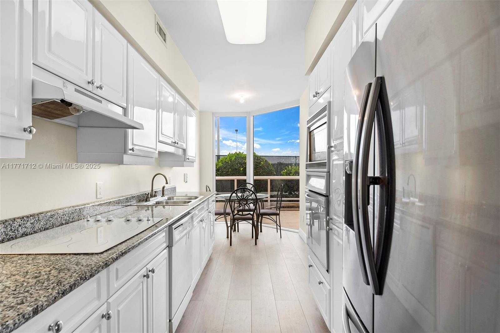Small Image of 4775 COLLINS AVE #507, Miami Beach Number 11