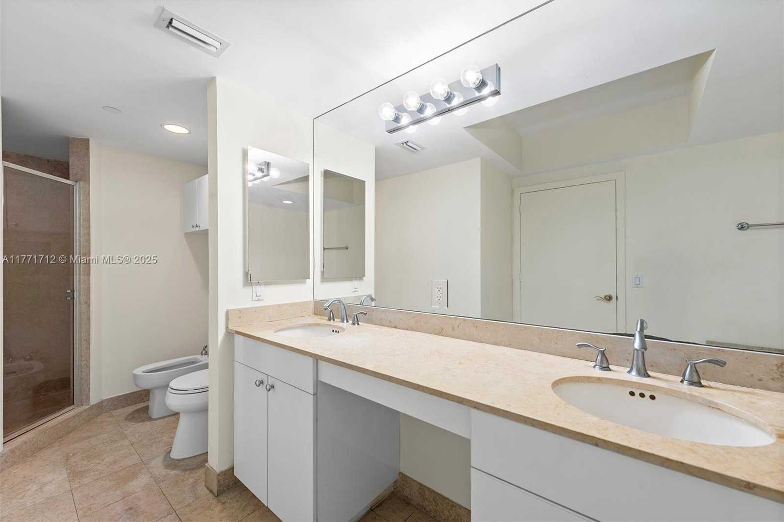 Small Image of 4775 COLLINS AVE #507, Miami Beach Number 19