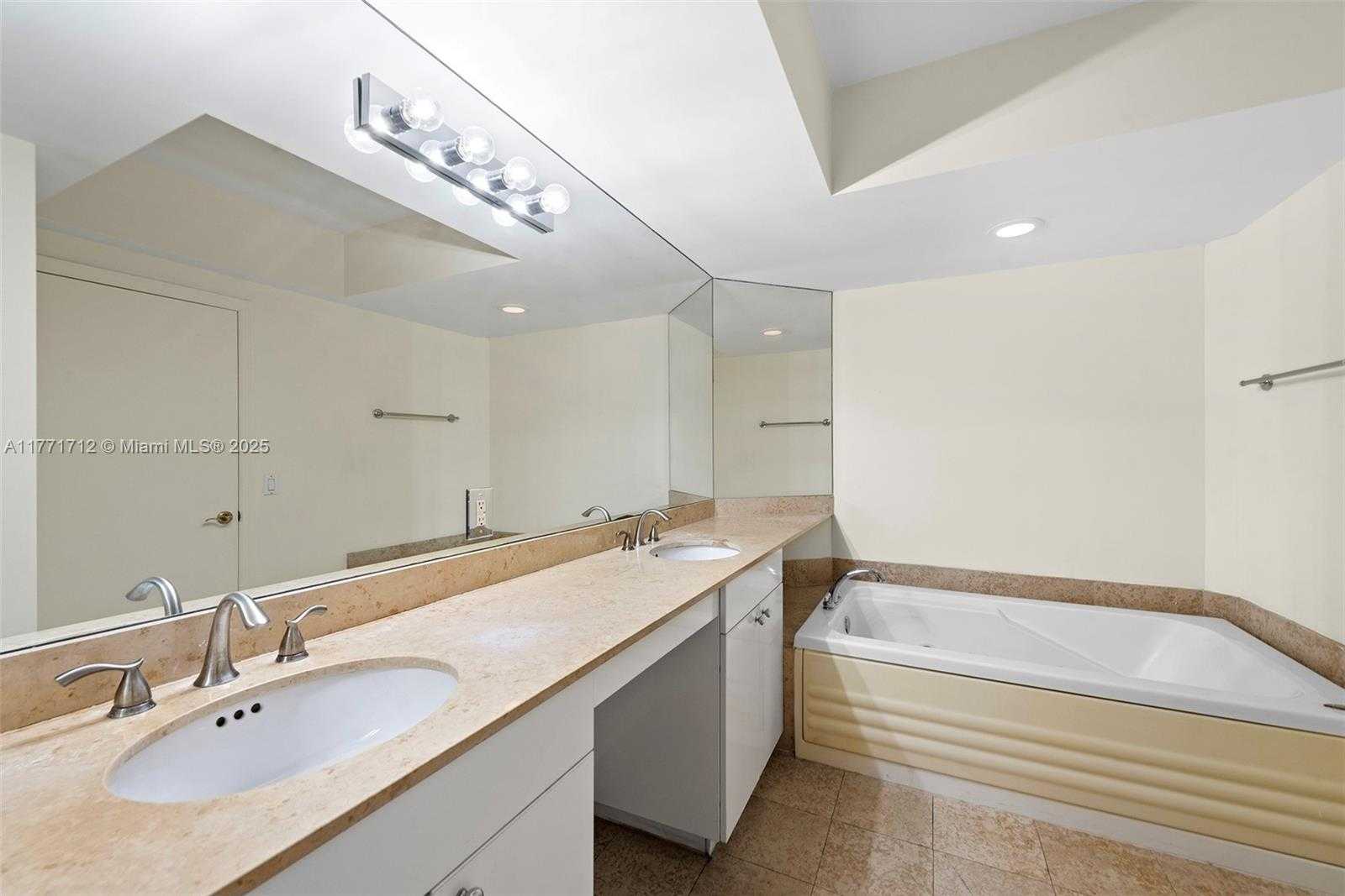 Small Image of 4775 COLLINS AVE #507, Miami Beach Number 20
