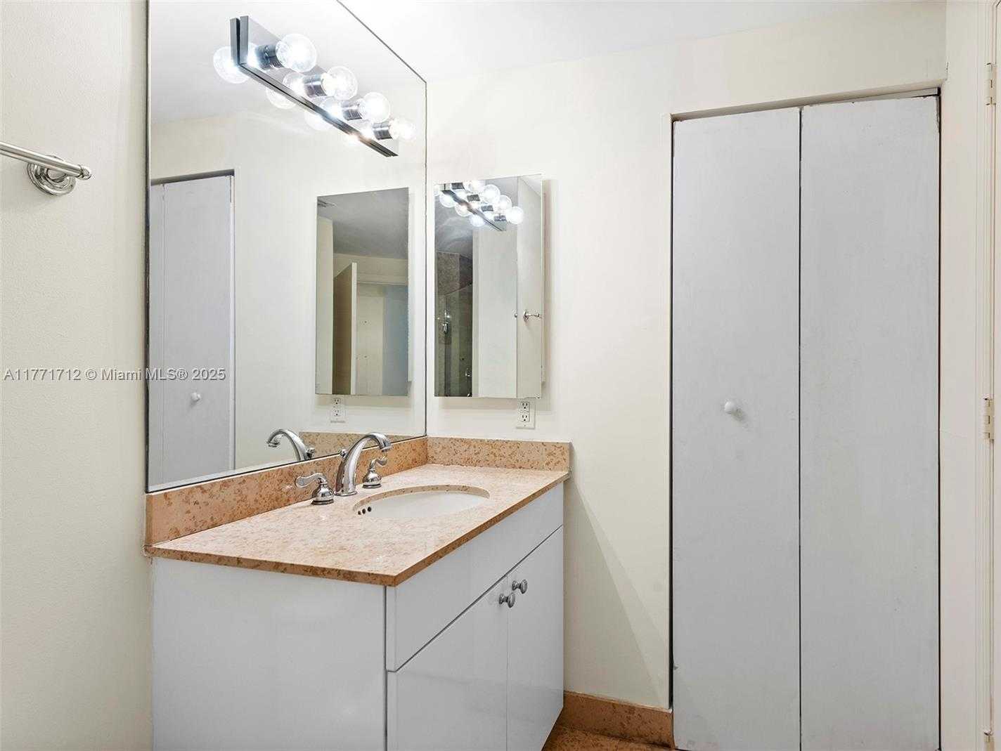 Small Image of 4775 COLLINS AVE #507, Miami Beach Number 23