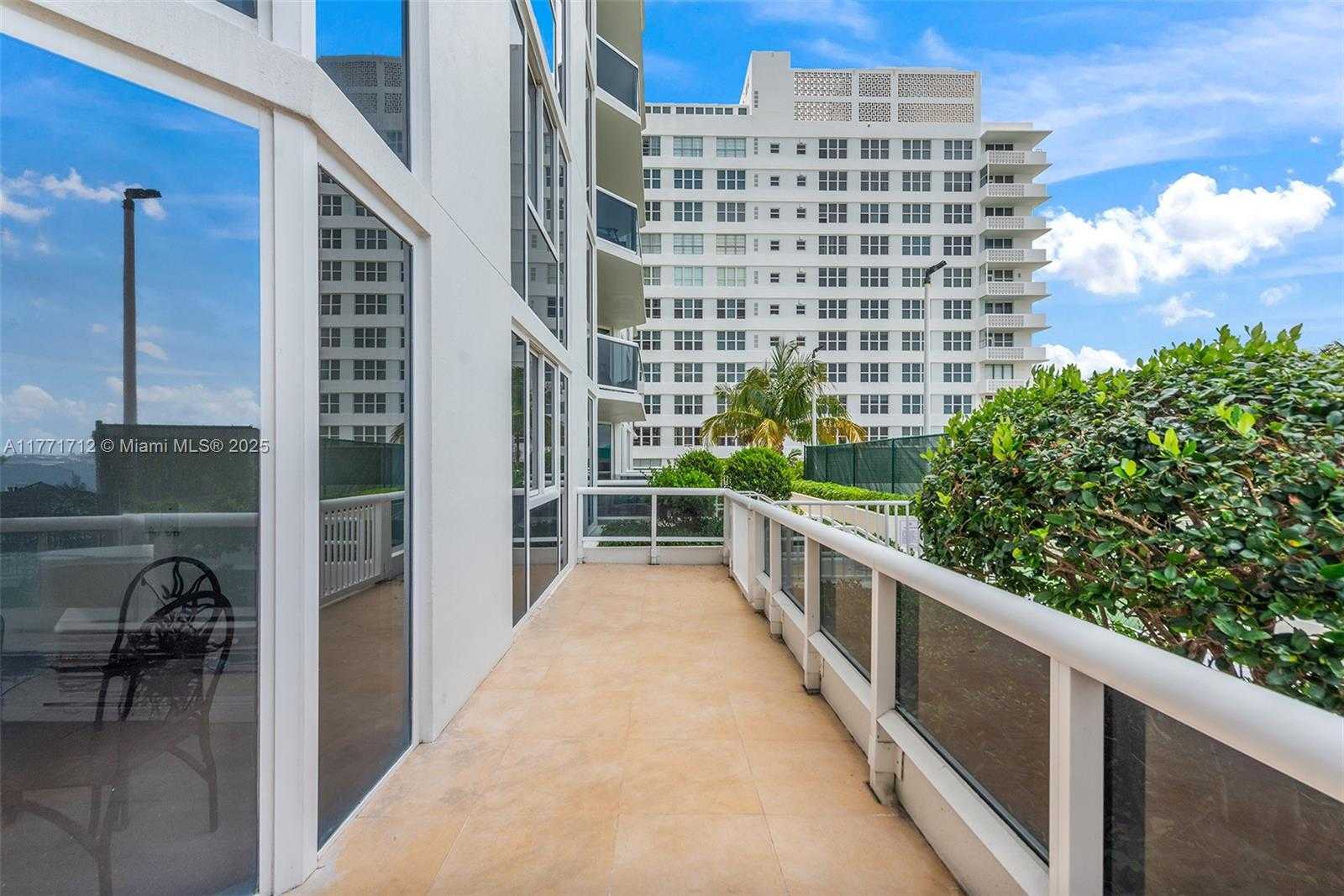 Small Image of 4775 COLLINS AVE #507, Miami Beach Number 3