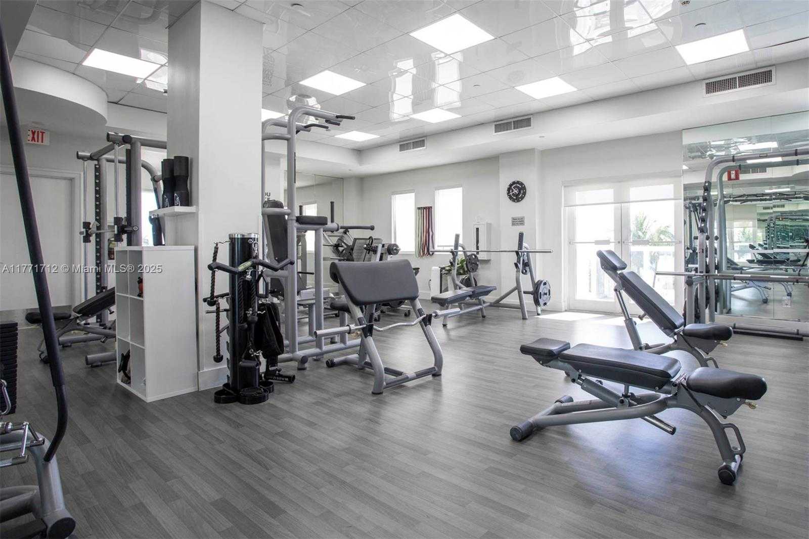 Small Image of 4775 COLLINS AVE #507, Miami Beach Number 37