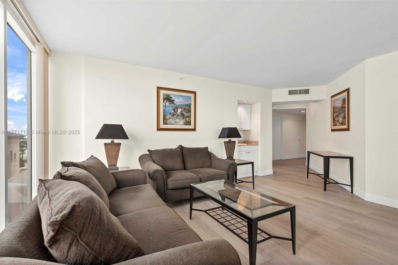 Small Image of 4775 COLLINS AVE #507, Miami Beach Number 5