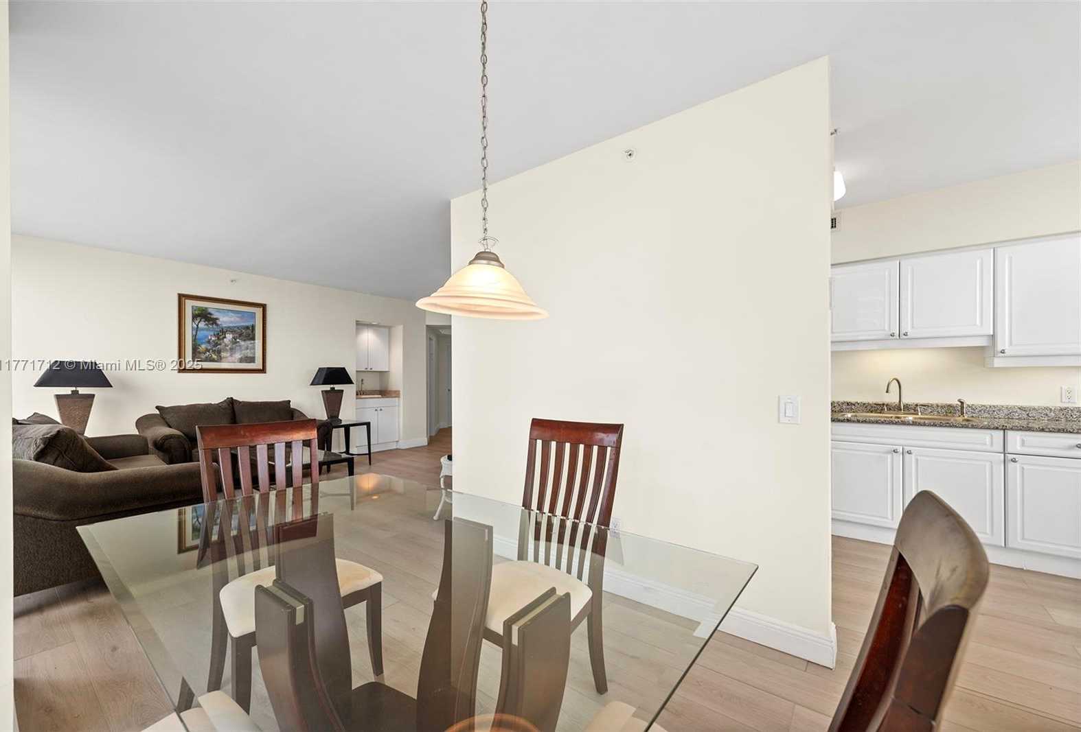 Small Image of 4775 COLLINS AVE #507, Miami Beach Number 9