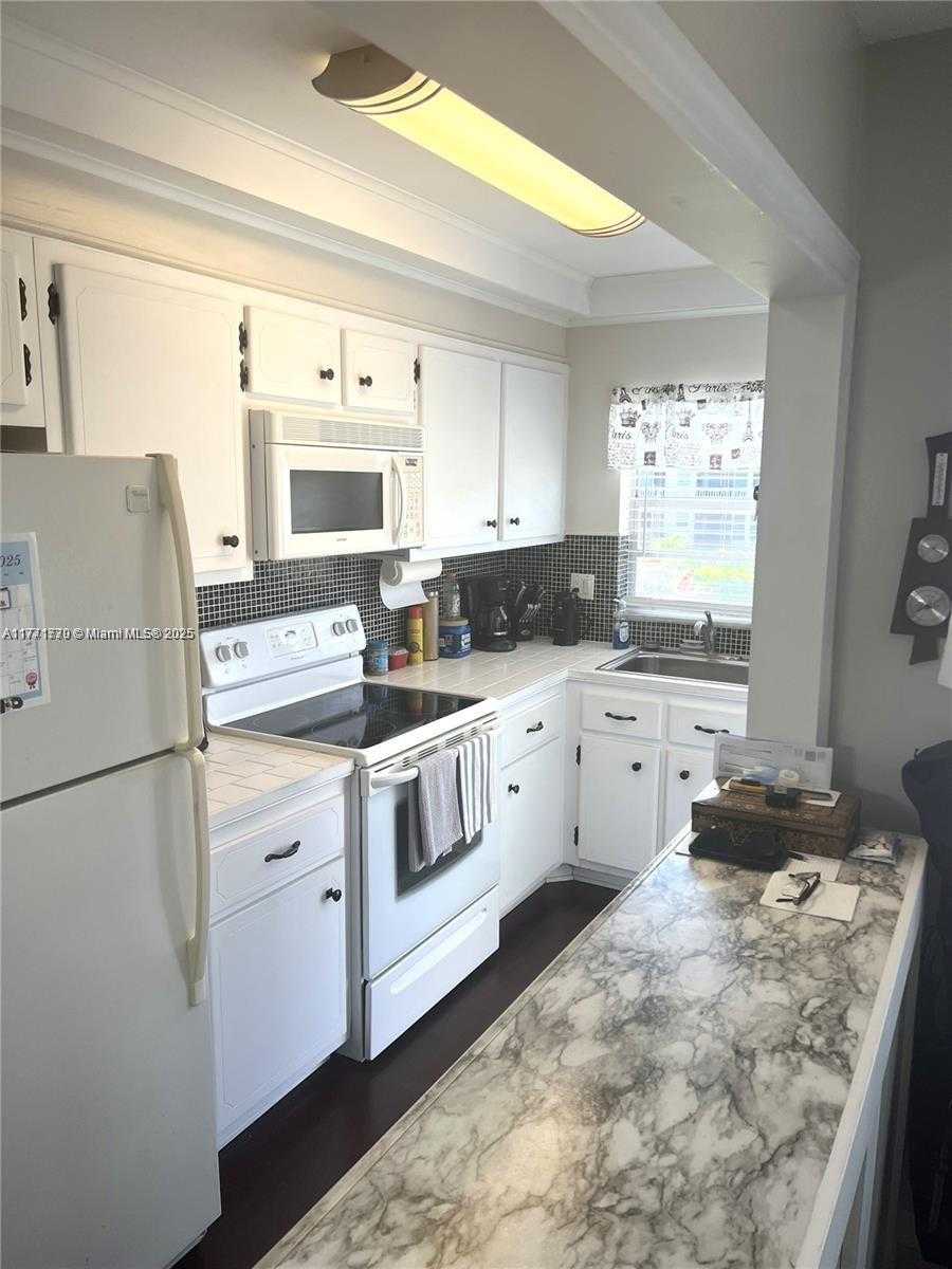 Small Image of 5300 WASHINGTON ST #H237, Hollywood Number 5