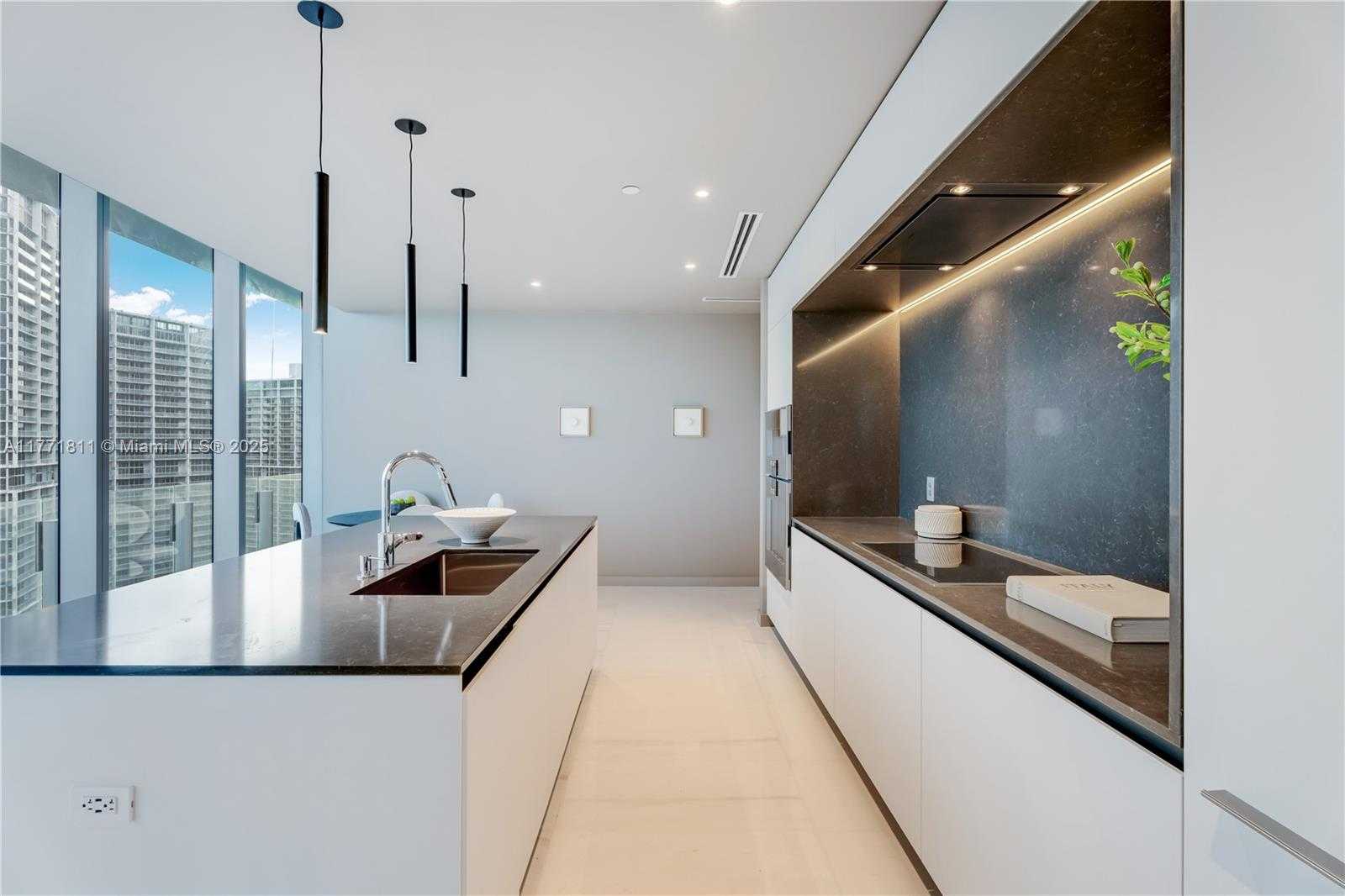 Small Image of 300 BISCAYNE BLVD WAY #4101, Miami Number 13