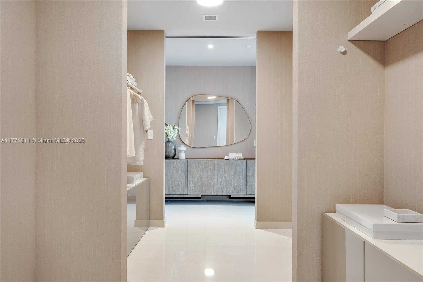 Small Image of 300 BISCAYNE BLVD WAY #4101, Miami Number 23