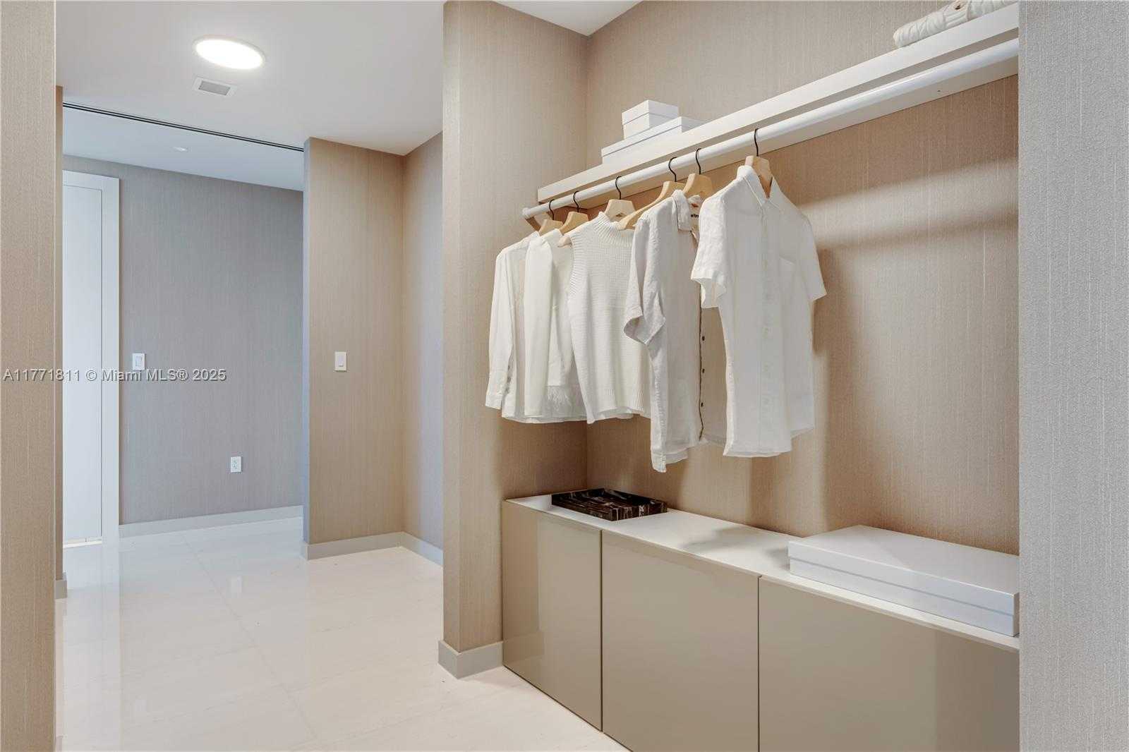 Small Image of 300 BISCAYNE BLVD WAY #4101, Miami Number 24