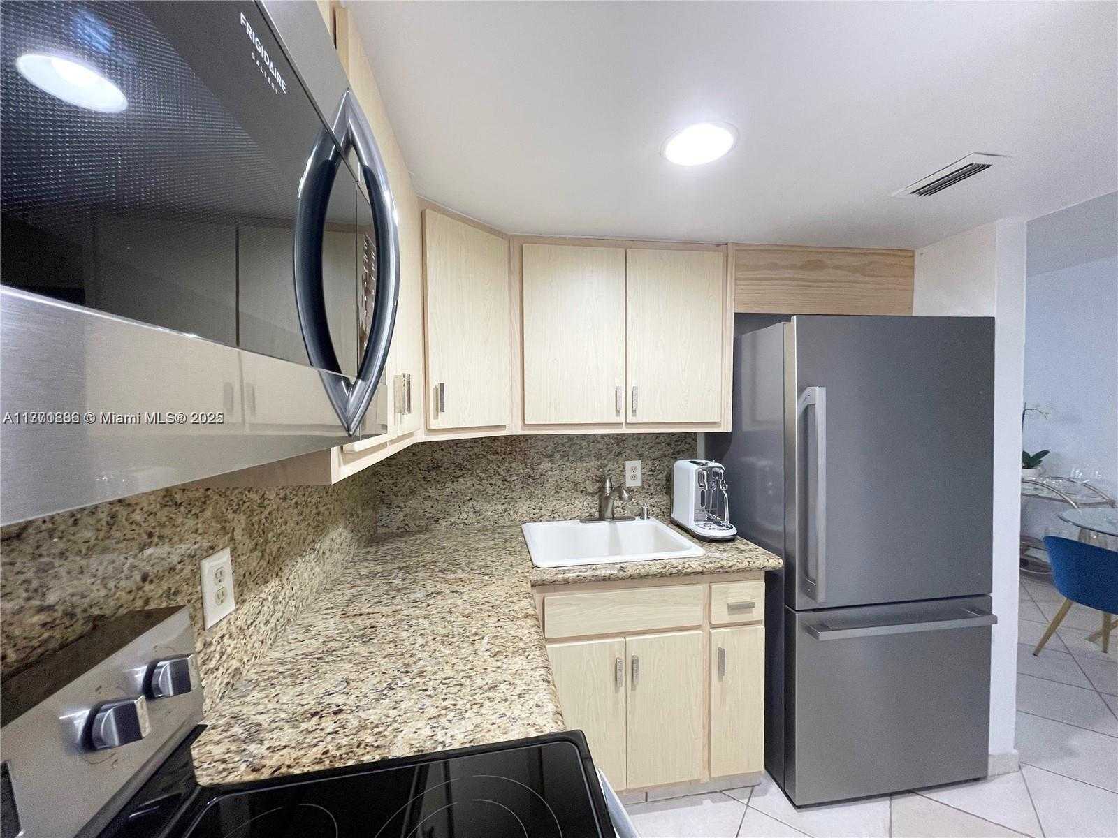 Small Image of 800 WEST AVE #705, Miami Beach Number 6