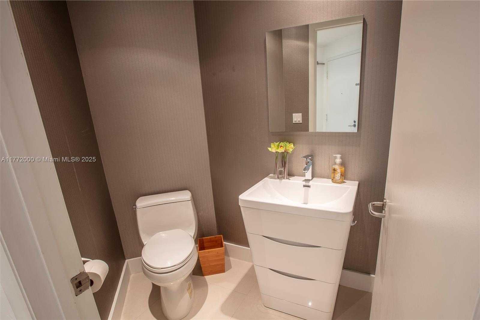 Small Image of 3131 NORTH EAST 188TH ST #2-1002, Aventura Number 34
