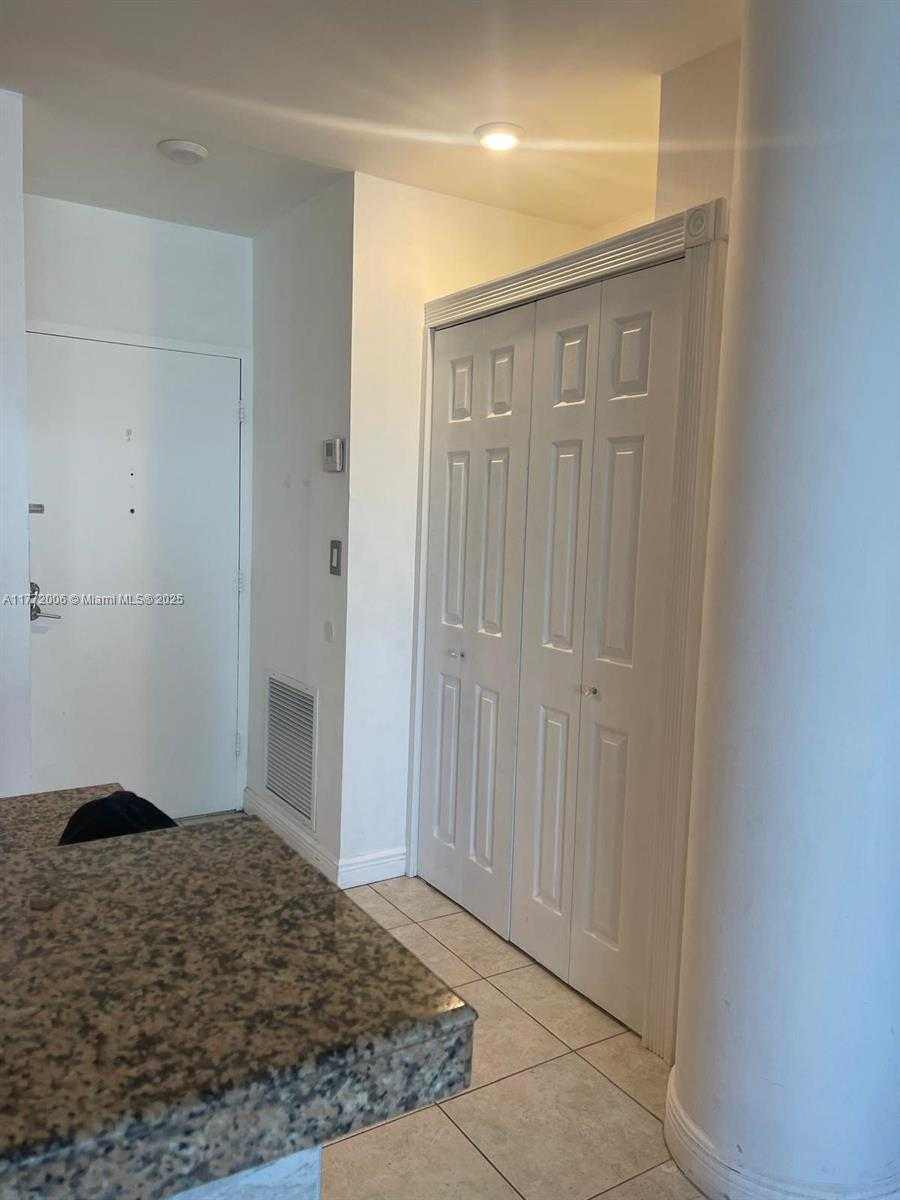 Small Image of 3725 SOUTH OCEAN DR #PH18, Hollywood Number 21