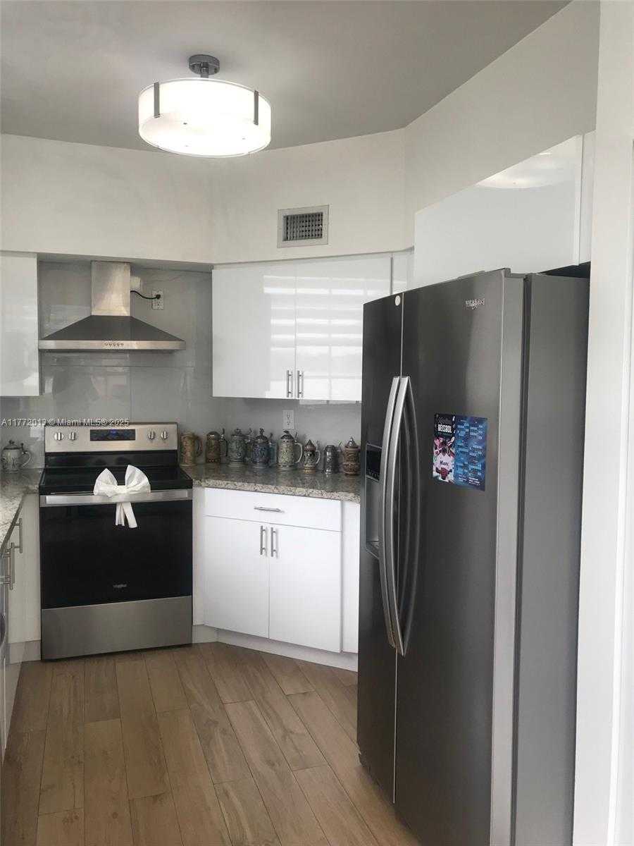 Small Image of 14621 BALGOWAN RD #102-3, Miami Lakes Number 16