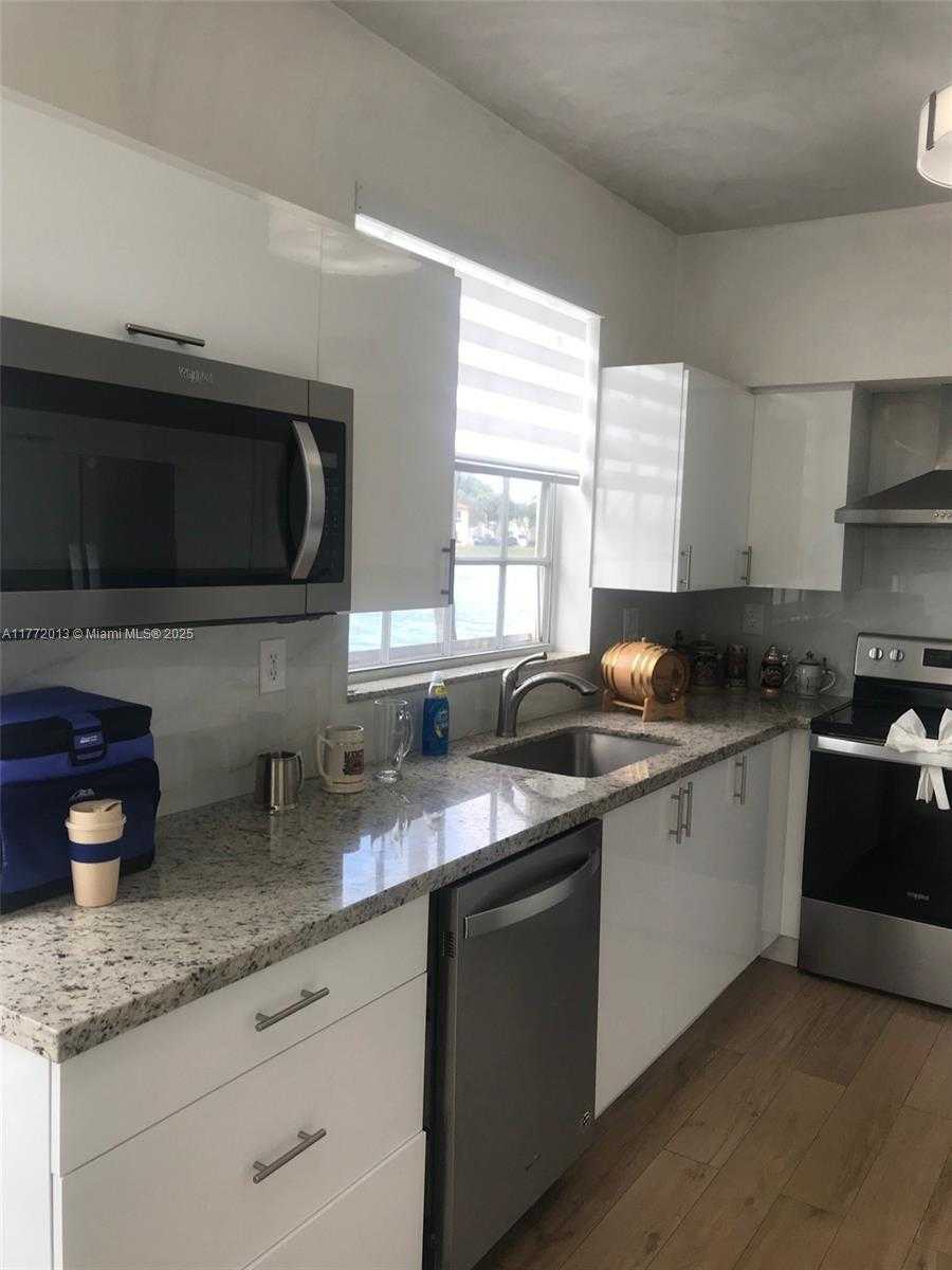 Small Image of 14621 BALGOWAN RD #102-3, Miami Lakes Number 17