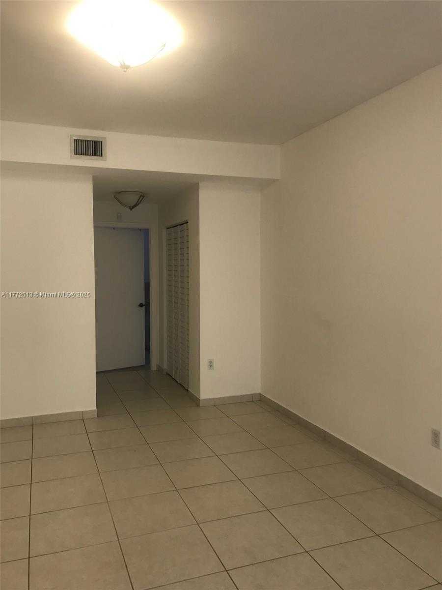 Small Image of 14621 BALGOWAN RD #102-3, Miami Lakes Number 19