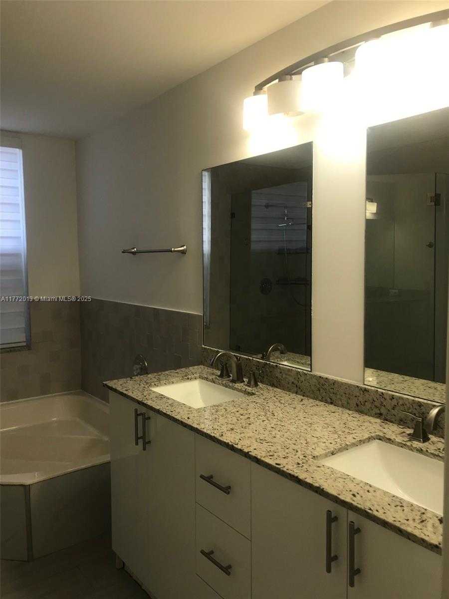 Small Image of 14621 BALGOWAN RD #102-3, Miami Lakes Number 20