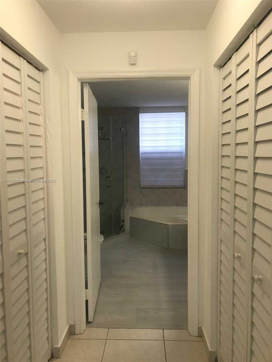 Small Image of 14621 BALGOWAN RD #102-3, Miami Lakes Number 23