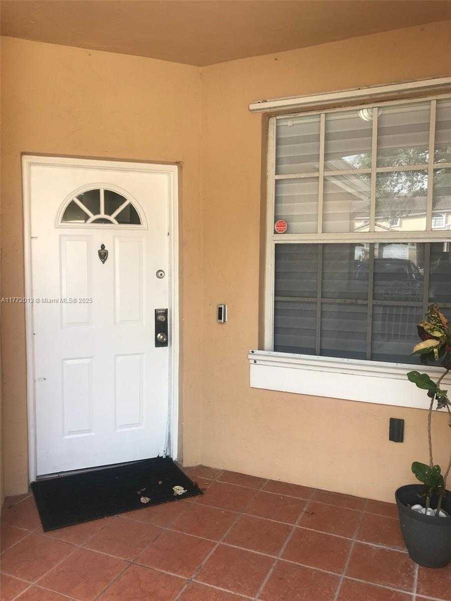 Small Image of 14621 BALGOWAN RD #102-3, Miami Lakes Number 4