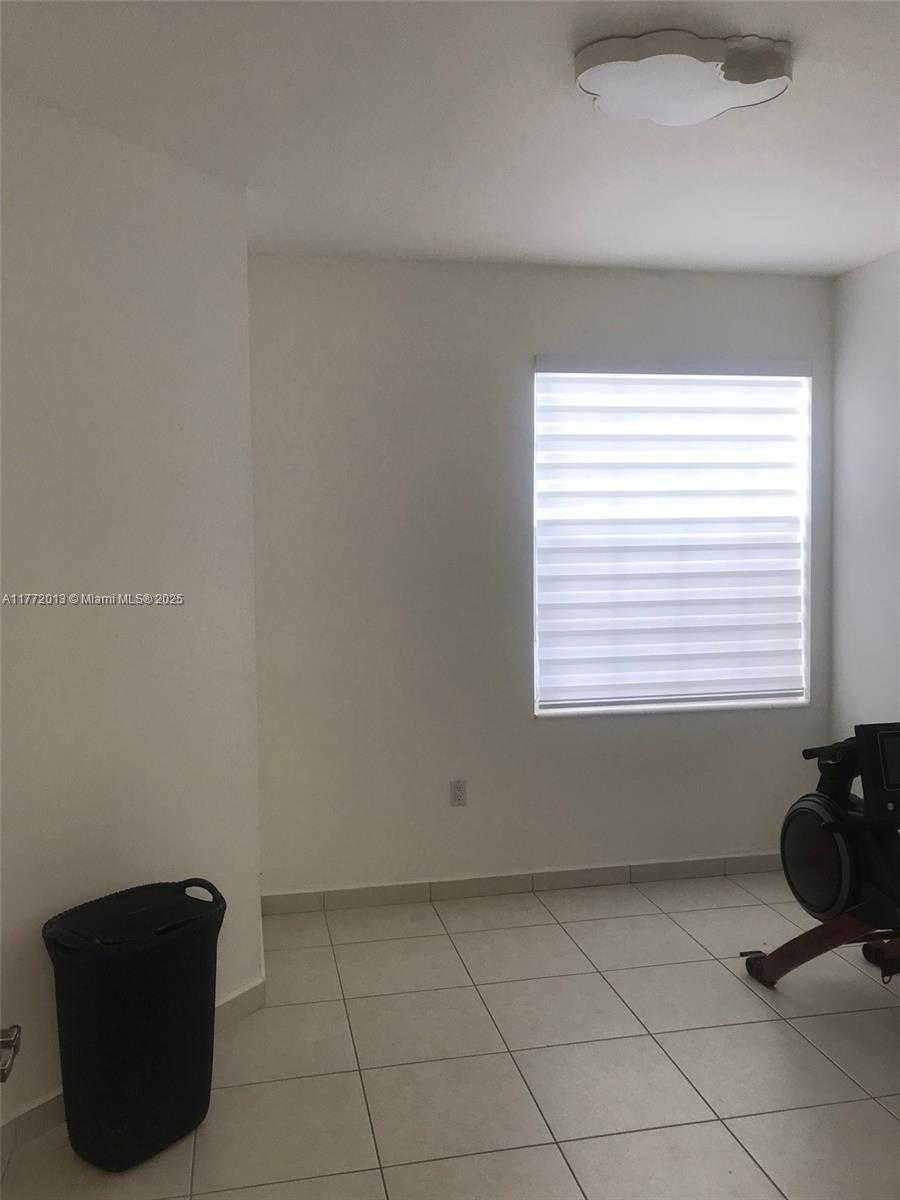 Small Image of 14621 BALGOWAN RD #102-3, Miami Lakes Number 8