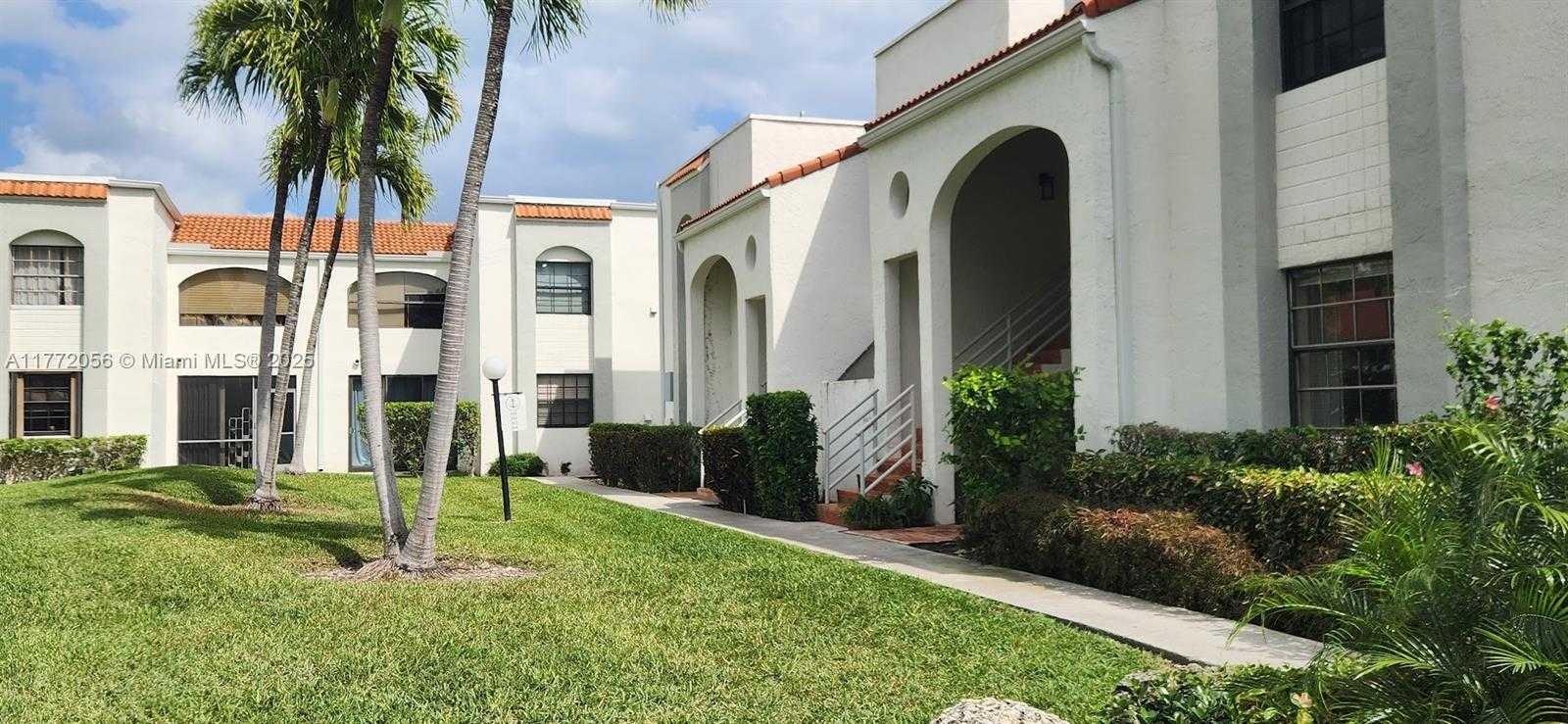 Small Image of 3545 MAGELLAN CIR #352-5, Aventura Number 4
