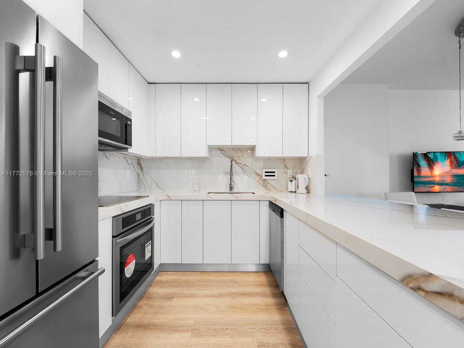 Small Image of 2301 COLLINS AVE #603, Miami Beach Number 3