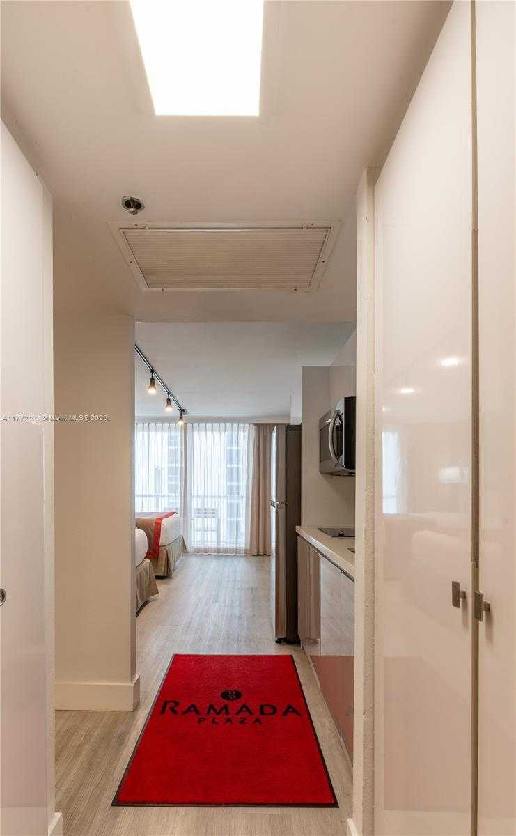 Small Image of 19201 COLLINS AVE #425, Sunny Isles Beach Number 4
