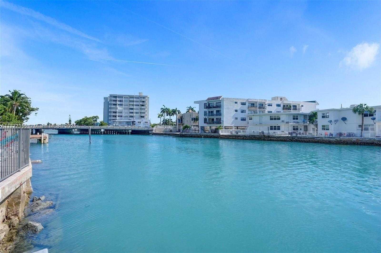 Small Image of 6911 Bay Dr, Miami Beach, FL 33141, USA Number 12