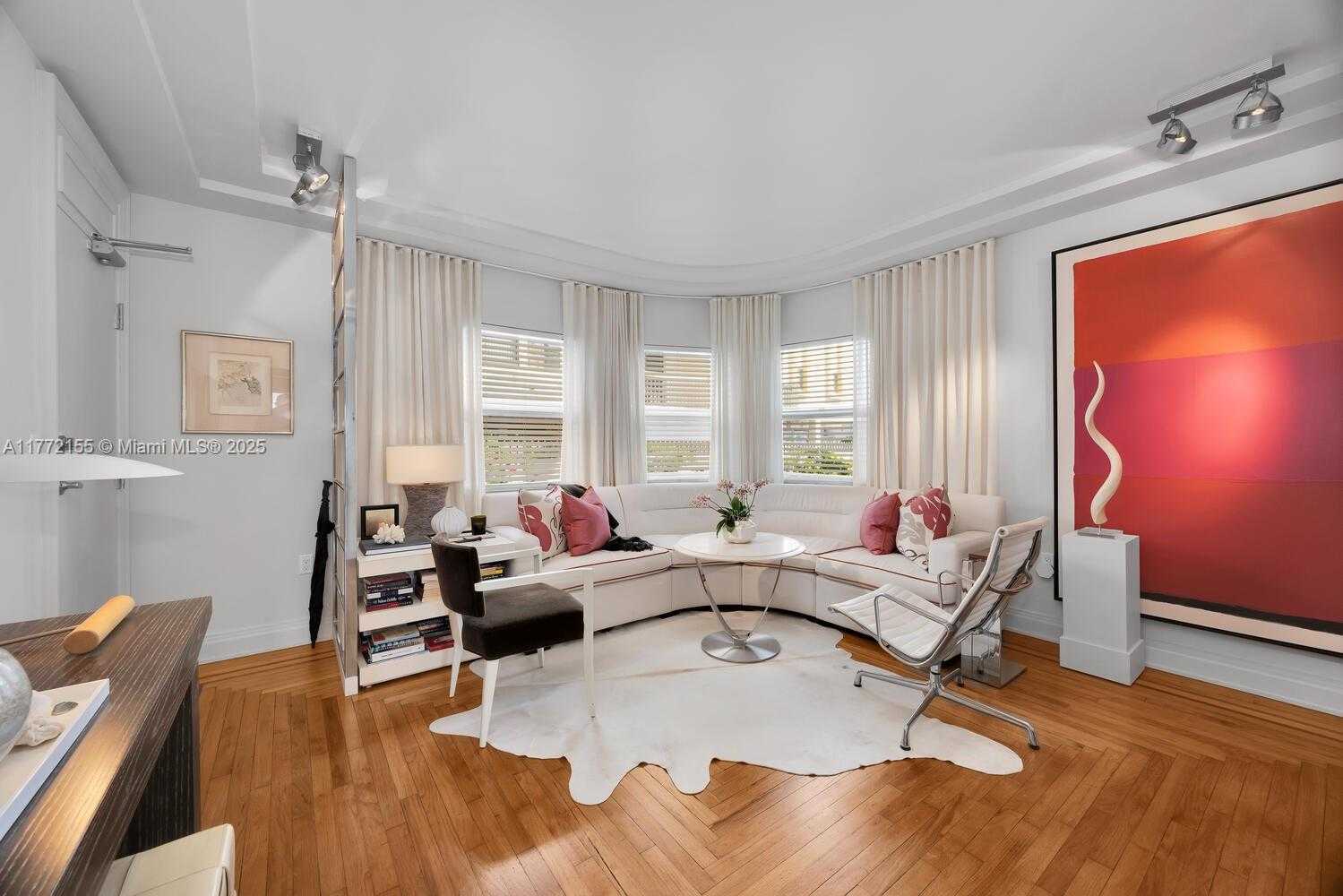 Small Image of 6911 Bay Dr, Miami Beach, FL 33141, USA Number 13