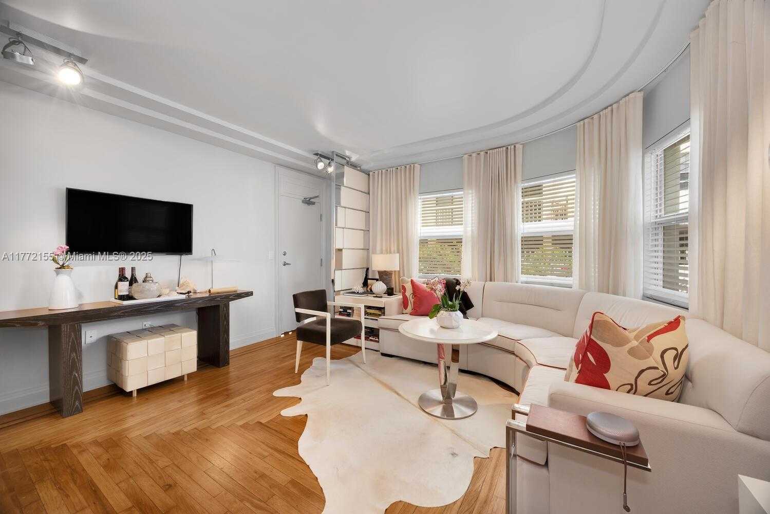 Small Image of 6911 Bay Dr, Miami Beach, FL 33141, USA Number 14