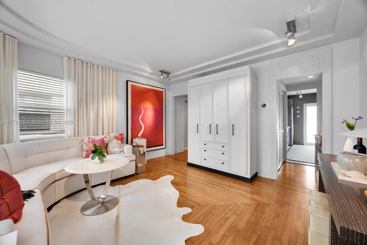 Small Image of 6911 Bay Dr, Miami Beach, FL 33141, USA Number 15