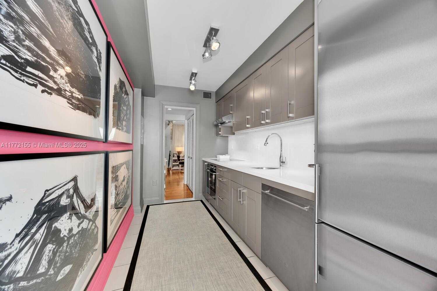 Small Image of 6911 Bay Dr, Miami Beach, FL 33141, USA Number 17