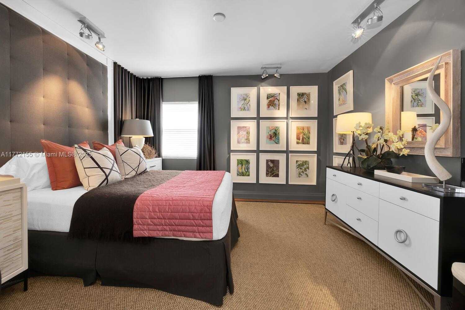 Small Image of 6911 Bay Dr, Miami Beach, FL 33141, USA Number 18