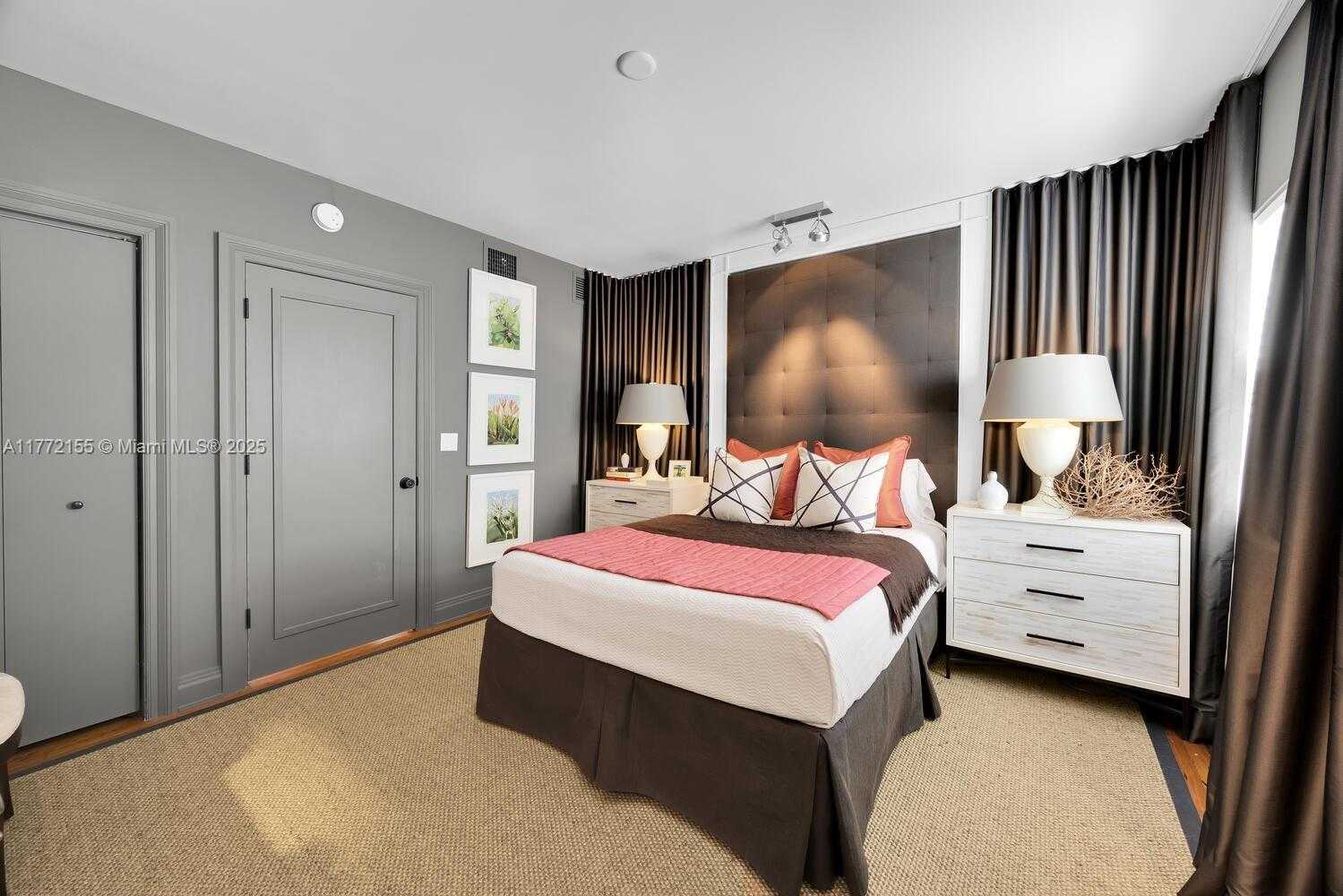 Small Image of 6911 Bay Dr, Miami Beach, FL 33141, USA Number 19