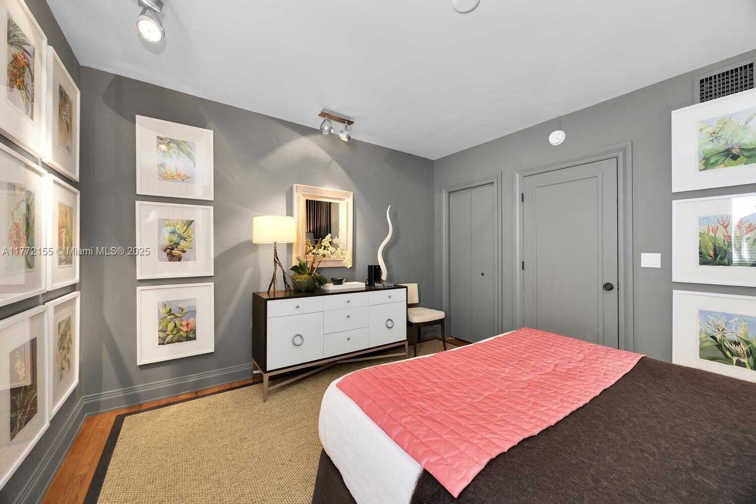 Small Image of 6911 Bay Dr, Miami Beach, FL 33141, USA Number 20