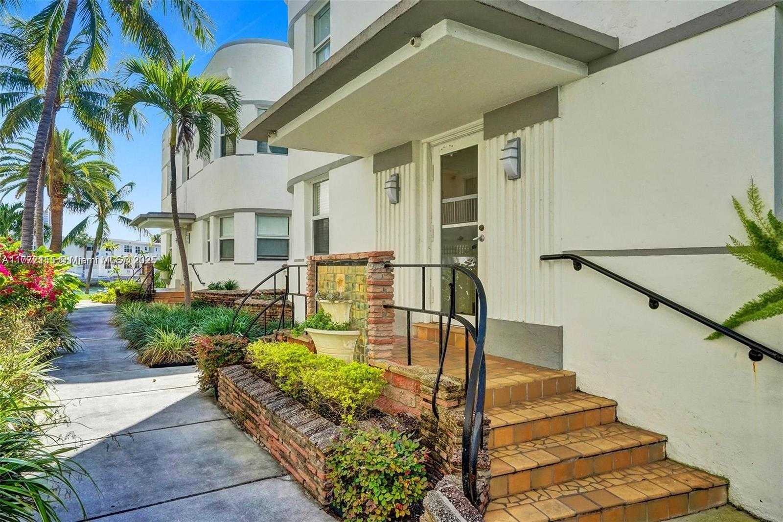 Small Image of 6911 Bay Dr, Miami Beach, FL 33141, USA Number 26