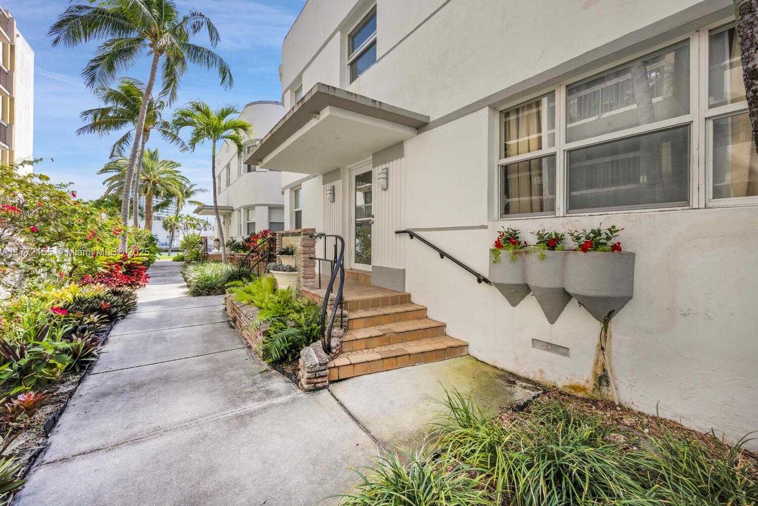 Small Image of 6911 Bay Dr, Miami Beach, FL 33141, USA Number 28