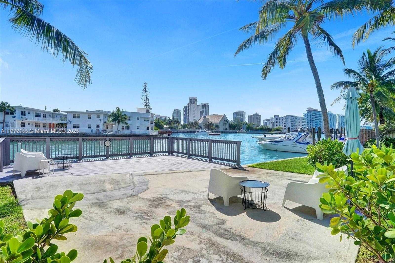 Small Image of 6911 Bay Dr, Miami Beach, FL 33141, USA Number 30