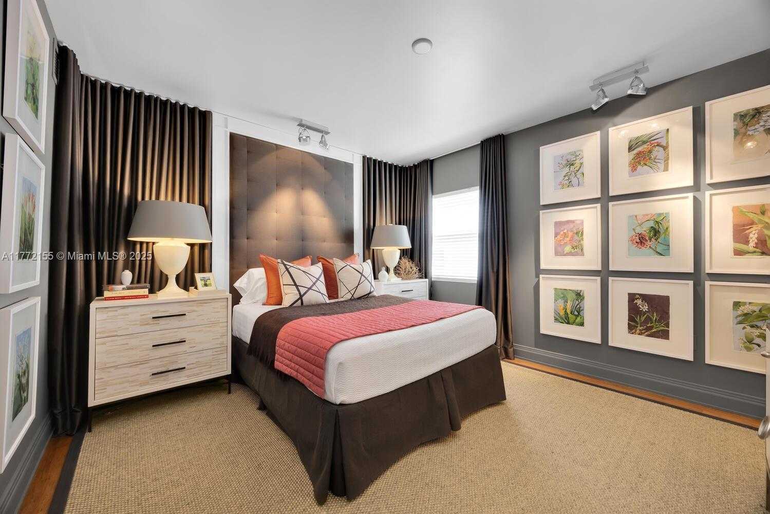 Small Image of 6911 Bay Dr, Miami Beach, FL 33141, USA Number 4